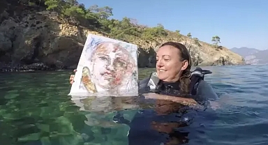  EMEKLİ HEMŞİRE ‘SU ALTINDA RESİM YAPAN DÜNYADAKİ ÜÇÜNCÜ RESSAMIM’ 