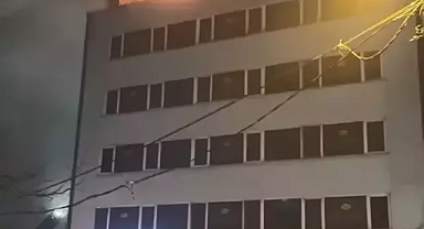 Kağıthane'de 4 katlı binaı alev alev yandı