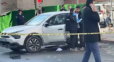 Kağıthane'de araç saldırısı. Polis ekipleri olay yerinde 37 mermi buldu. Saldırıya ilişkin 3 şüpheli gözaltına alındı.