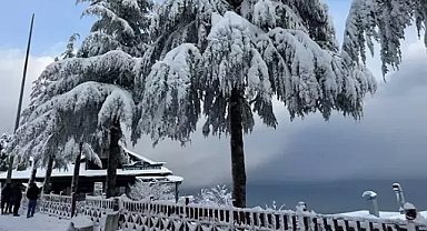 Kar nedeniyle okullar tatil edildi.