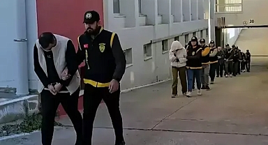 Masaj salonlarına fuhuş operasyonu; 14 tutuklama