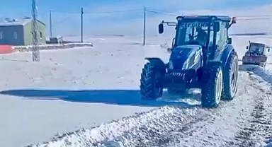 Muğla'da köy muhtarının öncülüğünde traktör ile yol açtılar