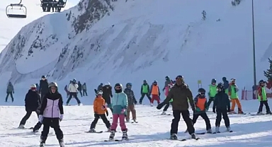 Palandöken Kayak Merkezi sömestir dönemin de doldu taştı