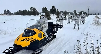 Sarıkamış'ta Türk askerlerine, askeri kayakçılık eğitimi verildi