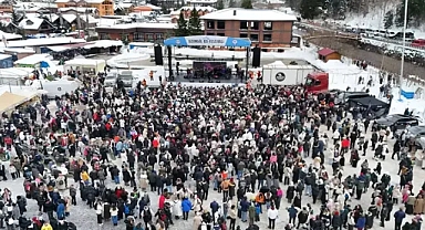 Uzungöl Kış Festivali, 2'nci gününde de renkli görüntülere sahne oldu.