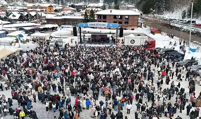 Uzungöl Kış Festivali, 2'nci gününde de renkli görüntülere sahne oldu.