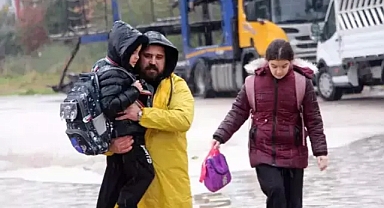 yağmurun ardından ortaya çıkan görüntü dikkat çekti.