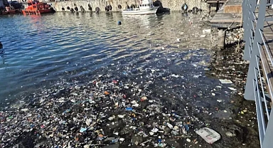 Zonguldak'ta şiddetli fırtına yürüyüş yolunu çatlattı