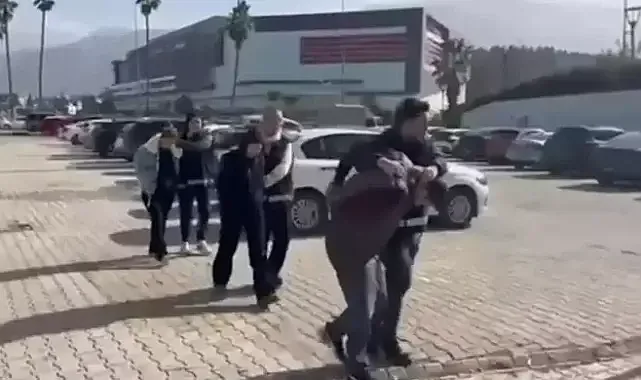 1 milyonluk vurgun yapıldı hırsızlık anları, güvenlik kamerasına yansıdı.