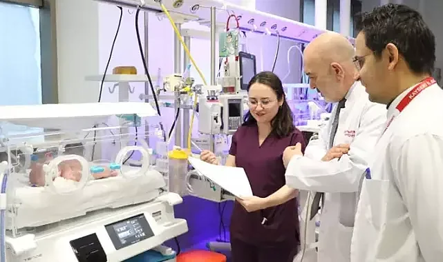 10 bin doğumda bir görülen rahatsızlık ile dünyaya gelen bebek erken müdahale ile kurtarıldı
