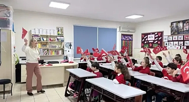 2025-2026 eğitim-öğretim yılının ikinci dönemi Türk bayraklarıyla açıldı.