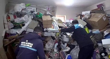 5 katlı apartamanın bodrum katında 25 ton çöp çıkarıldı