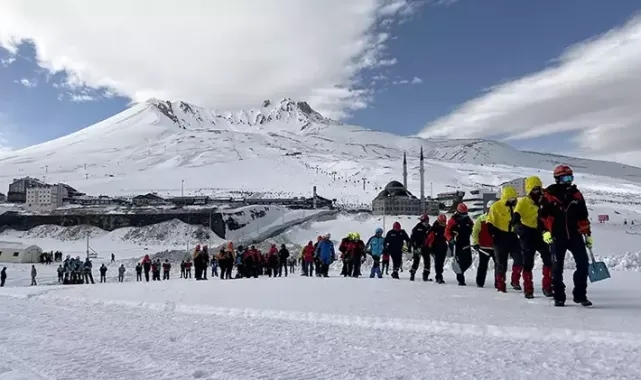 Afet ve Acil Durum Müdürlüğü Erciyes'te 171 personelin katılımı ile çığ tatbikatı gerçekleştirdi