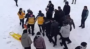 Ağrı'da buzlanma sonucu devrilen yolcu otobüsünde 16 kişi yaralandı