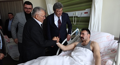 AK Parti'li milletvekilleri ile Başkan Büyükkılıç'tan yaralı polis memuruna ziyaret