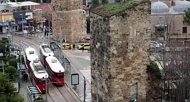 Antalya'da 2 bin yıllık tarihi kale burçları yıkılma tehlikesi ile karşı karşıya