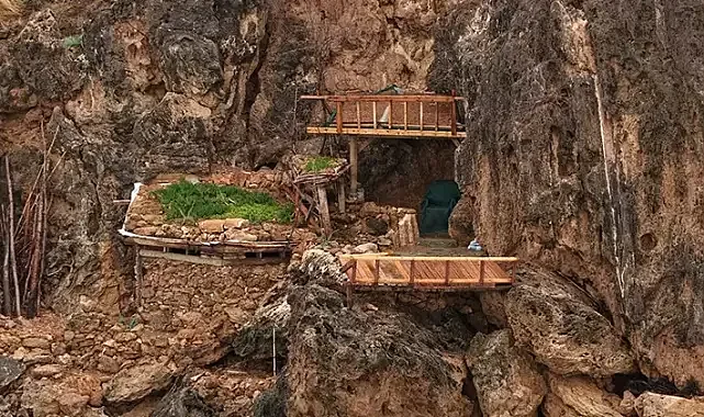 Antalya'nın dünyaca ünlü doğal değeri Koruma altındaki falezlerde kaçak baraka' işgali