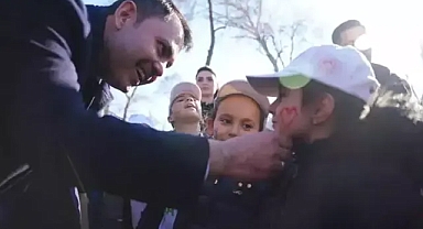 Bakan Kurum,Selimiye Camii'nde vatandaşlarla bir araya geldi