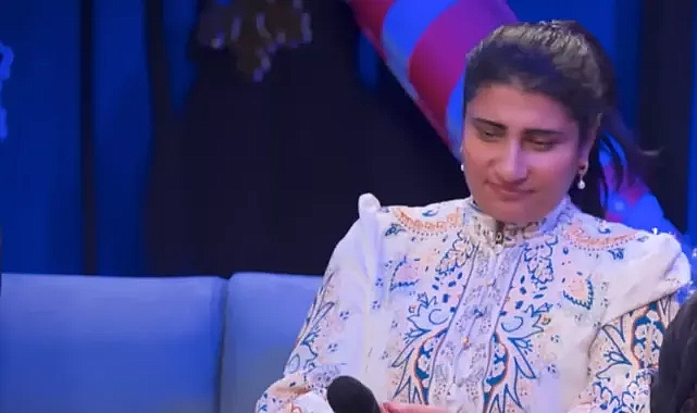 Başörtüsünü Çıkarıp Tarzını Değiştirdi