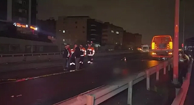  Belediye temizlik aracına çarpan motosikletteki 2 kişi hayatını kaybetti.
