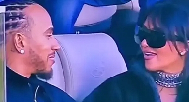 Bir Bakış Değil, Dudaklar Ele Verdi