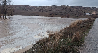 Develi'de sağanak yağış sele neden oldu