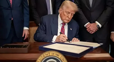 Donald Trump, tüm ülkelere yüzde 10 oranında vergiye imza attı