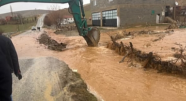 DSİ ekiplerinden sel bölgesinde çalışma