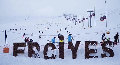 Erciyes’te yerli ve yabancı turist yoğunluğu