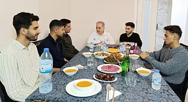 Gurbetten gelen öğrenciler iftar sofralarında buluşuyor