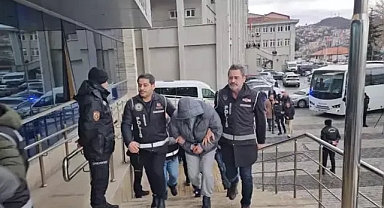 Hasarlı araçları muayene'den geçirdiği tespit edilen 13 kişiye gözaltı