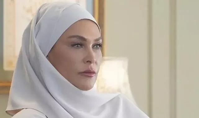 Hülya Avşar'ın Başörtüsü Yorumu Çok Konuşuldu