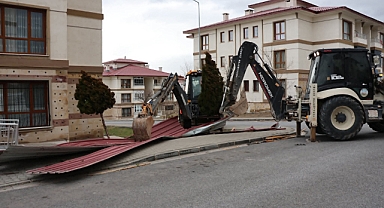 İncesu'da şiddetli rüzgar hasara neden oldu