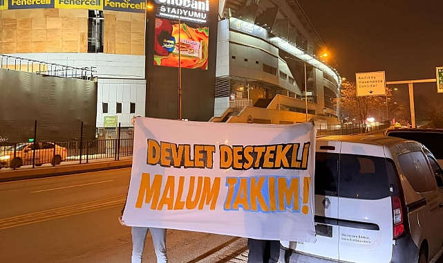 Kadıköy'de açılan pankart gündeme oturdu!