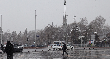 Kayseri’de kar yağışı aralıklı olarak devam ediyor
