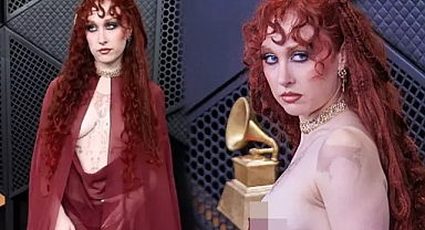 Kırmızı Halıda Kıyafetini Çıkardı, Öyle Poz Verdi