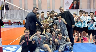 Midi Erkekler Süper Ligi voleybol müsabakaları tamamlandı