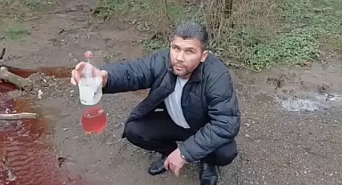 Ömerli barajında şok görüntü: kırmızı renkte akan dere panik yarattı