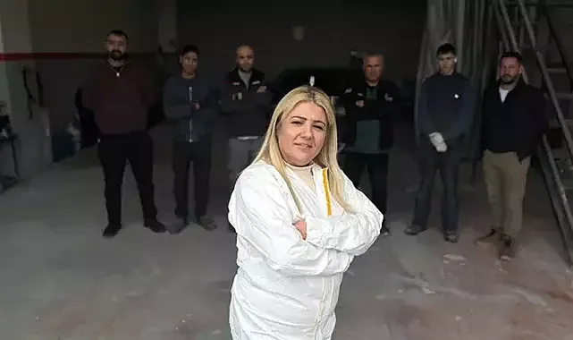 Otomobil meraklısı kadın erkek ustalara taş çıkartıyor