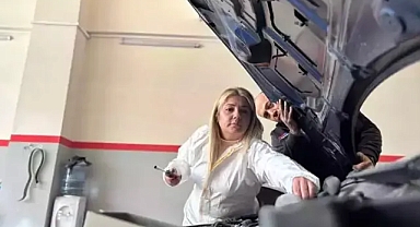 Otomobil meraklısı kadın erkek ustalara taş çıkartıyor