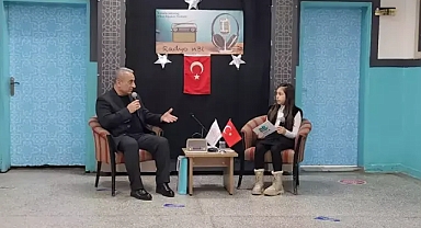 Radyoda öğrenciler, yurttan, şehirden ve okuldan haberler sunuyor.