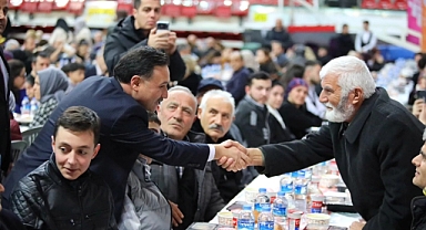 Ramazan’ın ilk iftarını şehit aileleri ve gazilerle birlikte açtılar