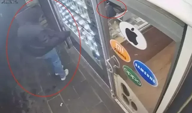 Silahını kamufle ederek iş yerini kurşun yağmuruna tuttu, o anlar kamerada