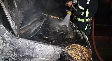  Tartıştığı sevgilisi ile annesine ait 2 aracı kundakladı.