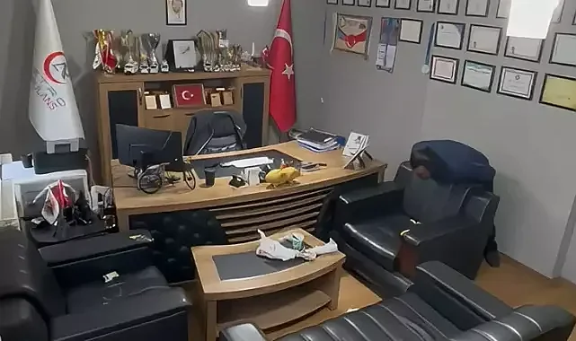 Tek başına yaptığı Heimlich manevrası ile hayatını kurtardı