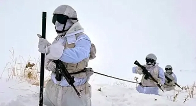 Türk askerinden gururlandıran kare; zorlu şartlarda vatani görev