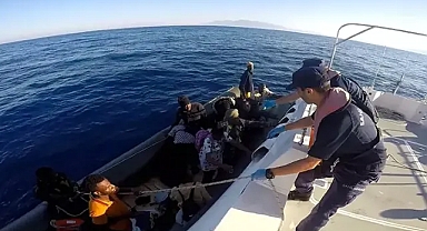 Türkiye denizlerinde binlerce göçmen kurtarıldı