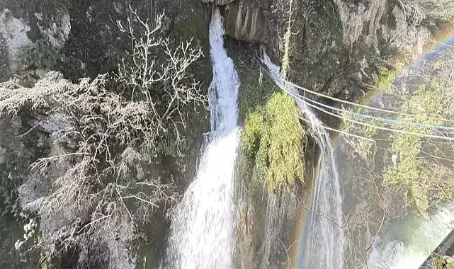Ulukaya Kanyonu'nda oluşan şelale manzarası dron ile görüntülendi