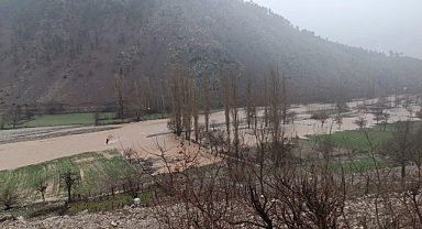 Yahyalı’da sağanak yağış sele neden oldu