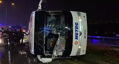  Yolcu otobüsü devrildi: 6 yaralı hastaneye kaldırıldı 